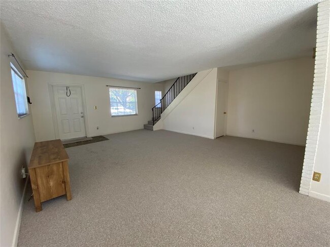 Building Photo - 310 SW 11th Ct