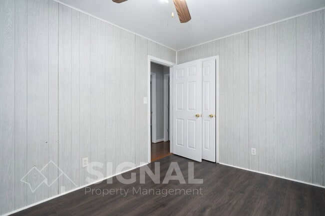 Building Photo - 2425 Circle Dr