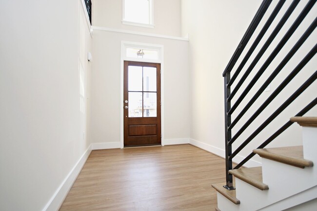 Building Photo - Beautiful Light-Filled Avinity Townhome