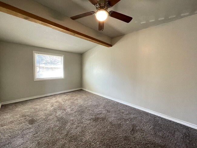 Building Photo - Pre-Leasing 4 bed 2 bath