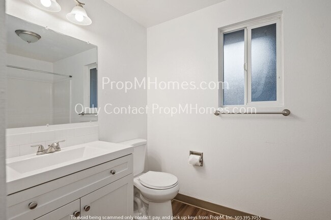 Building Photo - Three Bedroom Ranch In Central Hillsboro w/ Large Fenced Yard!