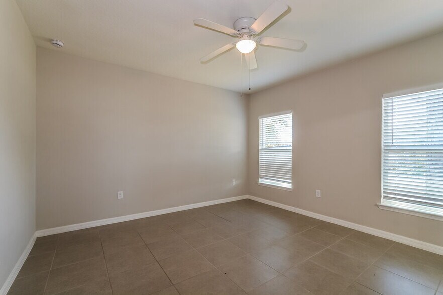 Building Photo - 116 Sail Way