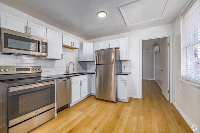 Interior Photo - 139 East Clifton Ave