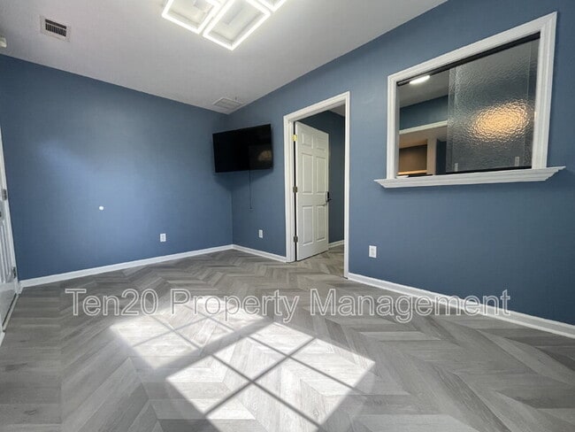 Building Photo - 4741 Armour Rd