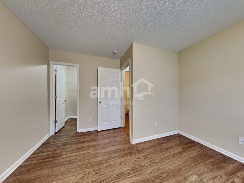 Building Photo - 418 Dovetail Cir
