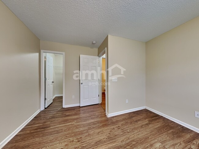 Building Photo - 418 Dovetail Cir