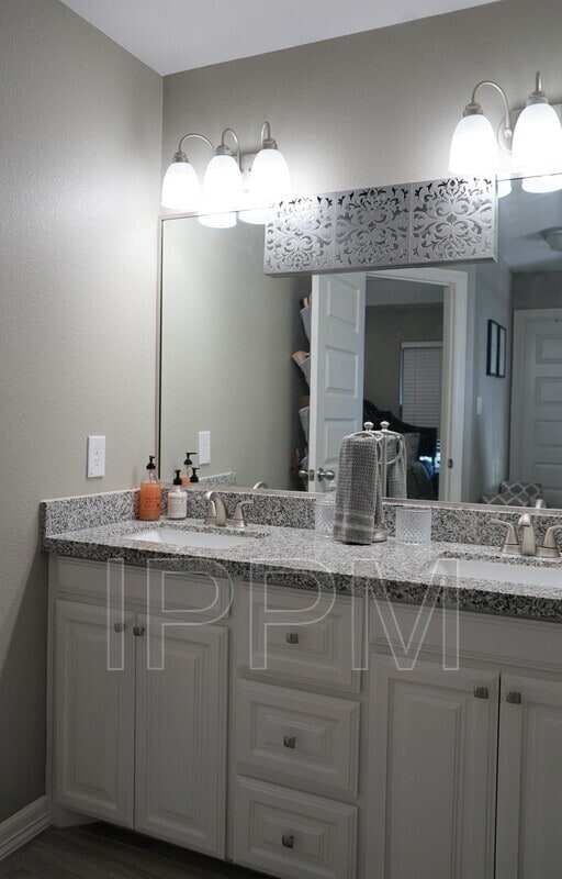 Building Photo - 2234 S Christian Cir