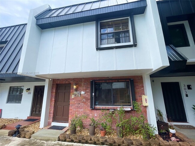 Building Photo - 5555 Ludlam Rd