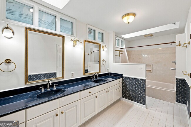 Building Photo - 965 Millbrook Ct