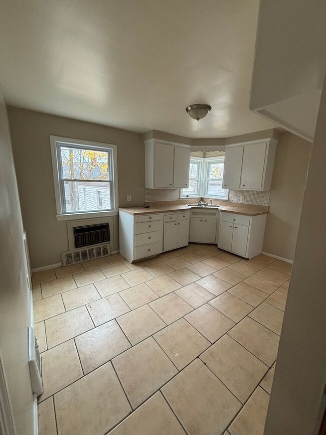 Building Photo - Newly Renovated 3 Bedroom Home – Section 8...