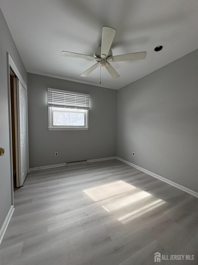 Building Photo - 31 Tall Oaks Dr