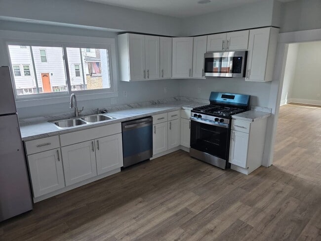 Building Photo - 1807 Riverview Dr