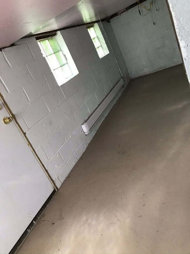 Building Photo - Cute 2 Bedroom / 1.5 Bath home in Penn Tra...