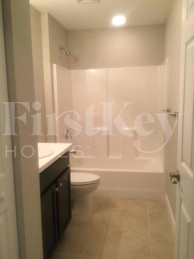 Building Photo - 3549 SW Rosardo St