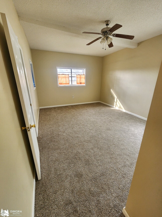 Building Photo - 501 S Presley St