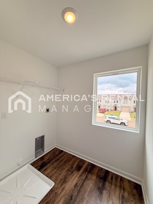 Building Photo - 105 River Grass Dr