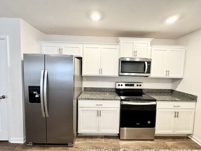 Building Photo - Seneca townhome - Price Just Reduced!