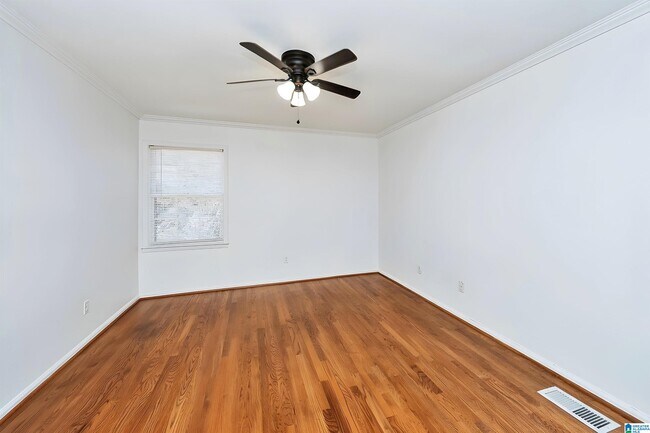 Building Photo - 1327 3rd Ave SW