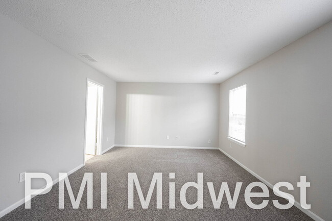 Building Photo - "Charming 4-Bed Family Home with Spacious Layout in Indianapolis!"