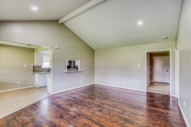Building Photo - 13914 Duncannon Dr