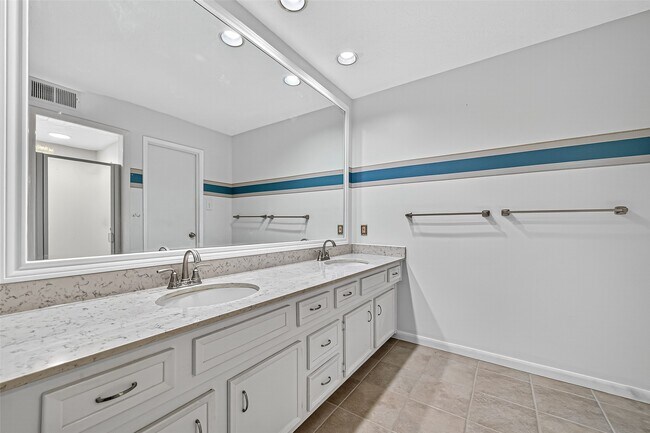 Building Photo - 21422 Park Willow Dr