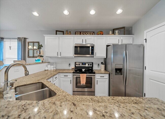 Building Photo - 8390 Island Dr