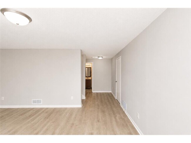Building Photo - 2331 N Sheridan Ave