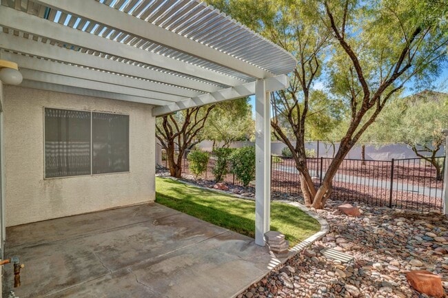 Building Photo - VERY CUTE 2 BEDROOM, SINGLE STORY HOME IN "GREEN VALLEY RANCH!!"