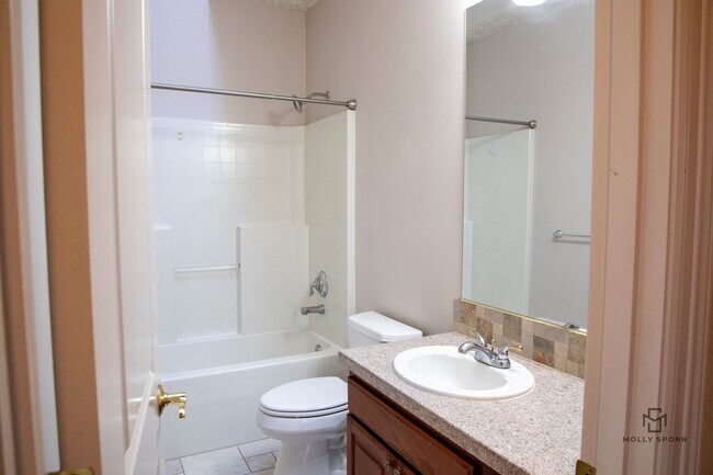 Building Photo - 20375 NE Lakeside Dr