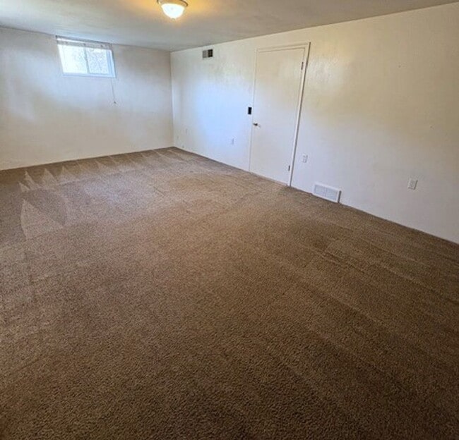 Building Photo - 3 Bedroom Duplex in Sugarhouse!