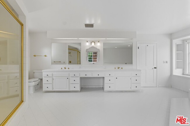 Building Photo - 4909 Morse Ave