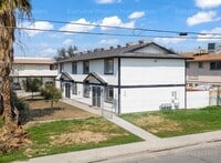Building Photo - Townhouse unit. 2 bedrooms 1.5 bath call o...