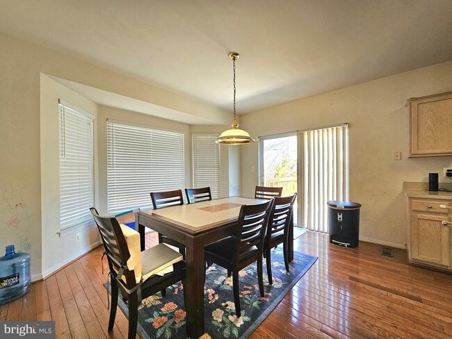 Building Photo - 7427 Ardglass Ct