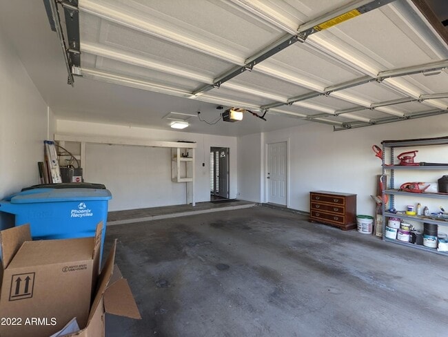 Building Photo - 10044 N 39th Ln