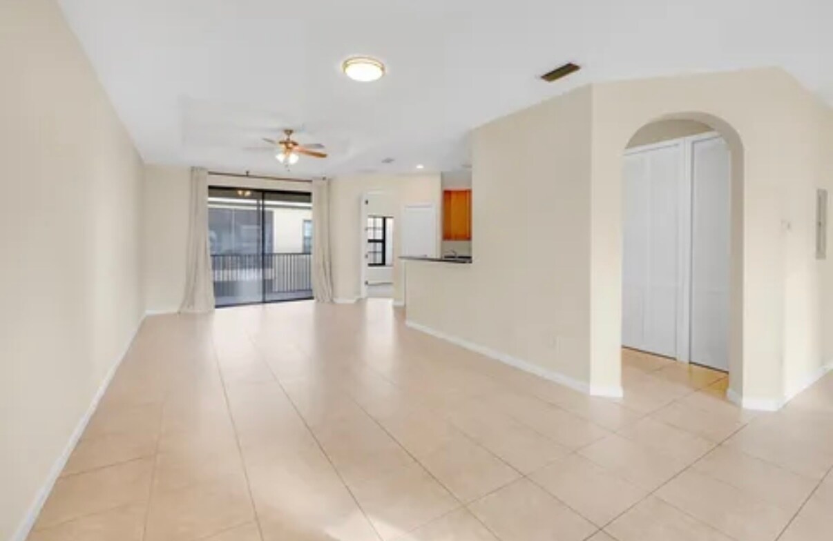 Building Photo - 145 Calle El Jardin