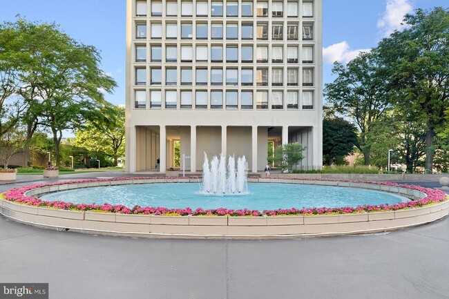 Building Photo - 200 Locust St