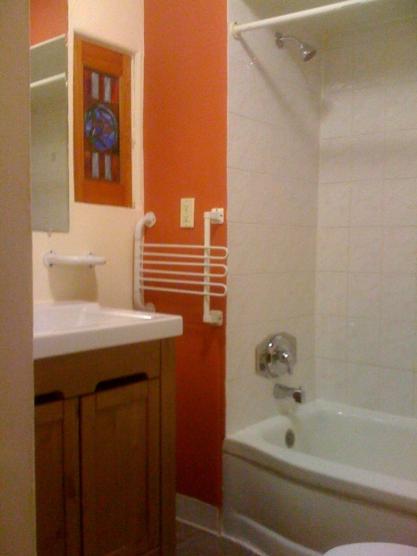 Full Bathroom lst floor - 5524 Fair Oaks St