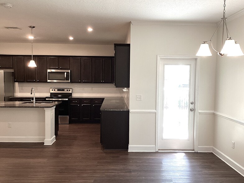 Building Photo - 1807 Silver Point