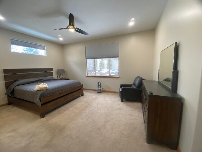 Building Photo - 11521 S Black Forest Dr