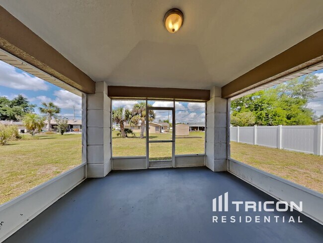 Building Photo - 1240 Fleetwood Dr NW
