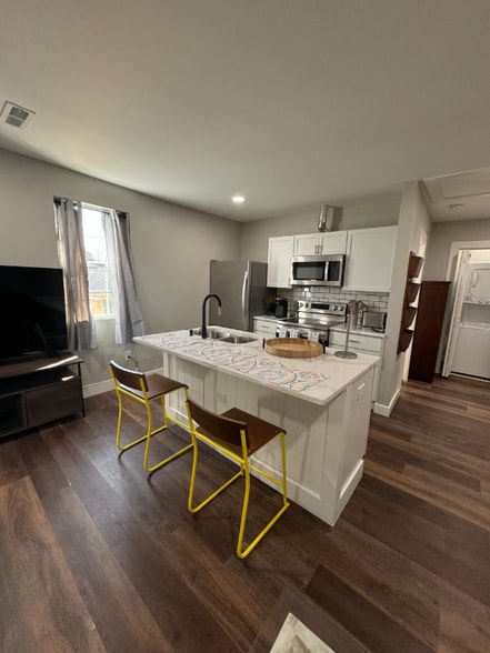 Building Photo - 328 N Euclid Ave