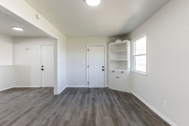 Building Photo - 4309 SE 40th St