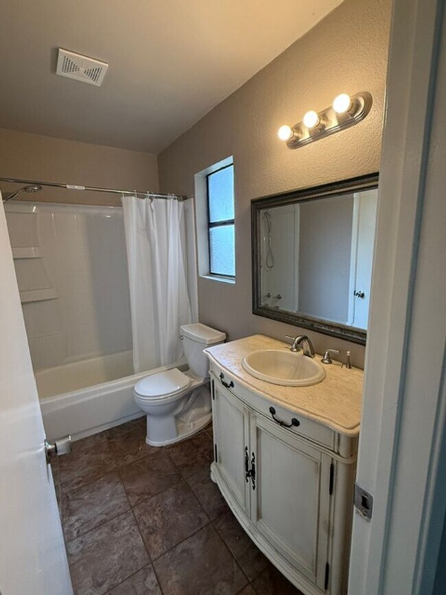 Building Photo - 2703 Schwald Rd