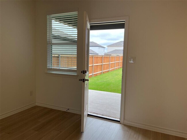 Building Photo - 204 Doodle Ln