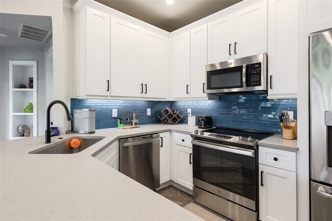 Building Photo - 2320 Gracy Farms Ln