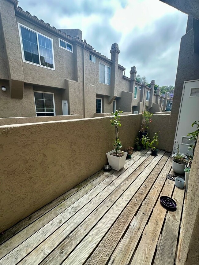 Building Photo - Light and Bright North Park 2 Bedroom Condo