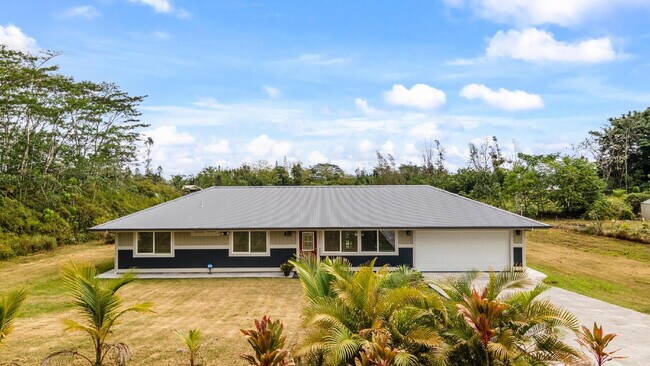 Building Photo - Move-In Ready, 3-Bedroom Fully Furnished Retreat with 3 Bathroom in Keaau Paradise!"