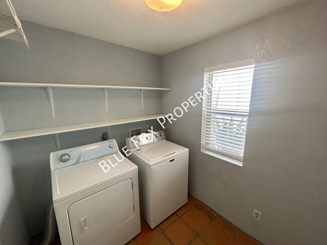 Building Photo - 3456 N Richland Dr