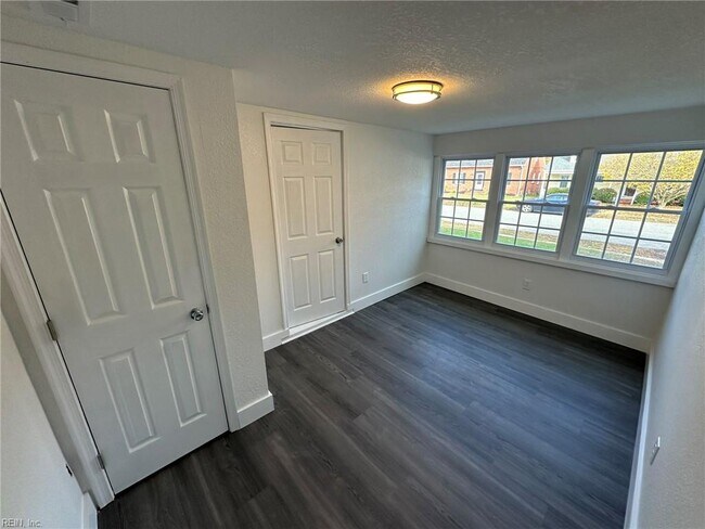 Building Photo - 131 Chesterfield Rd