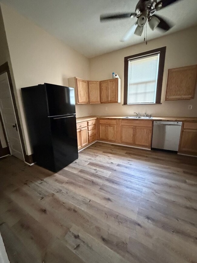 Building Photo - 1042 N Highland Ave